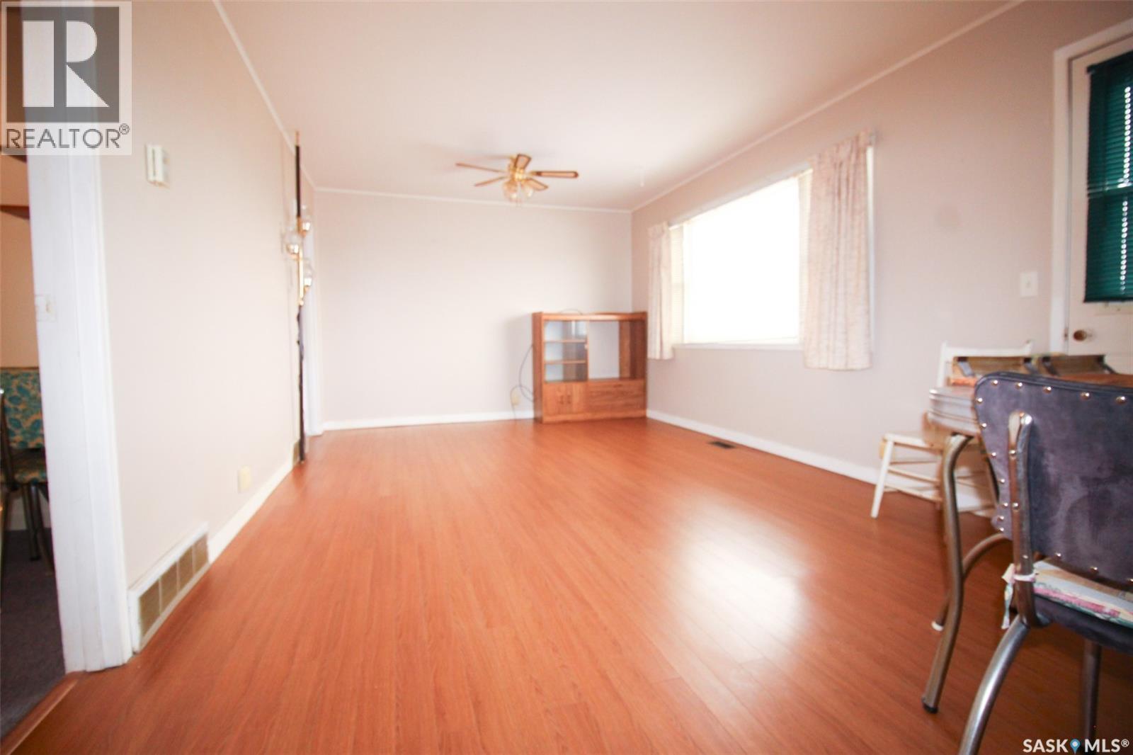 261 2nd Avenue W Property Photo 6
