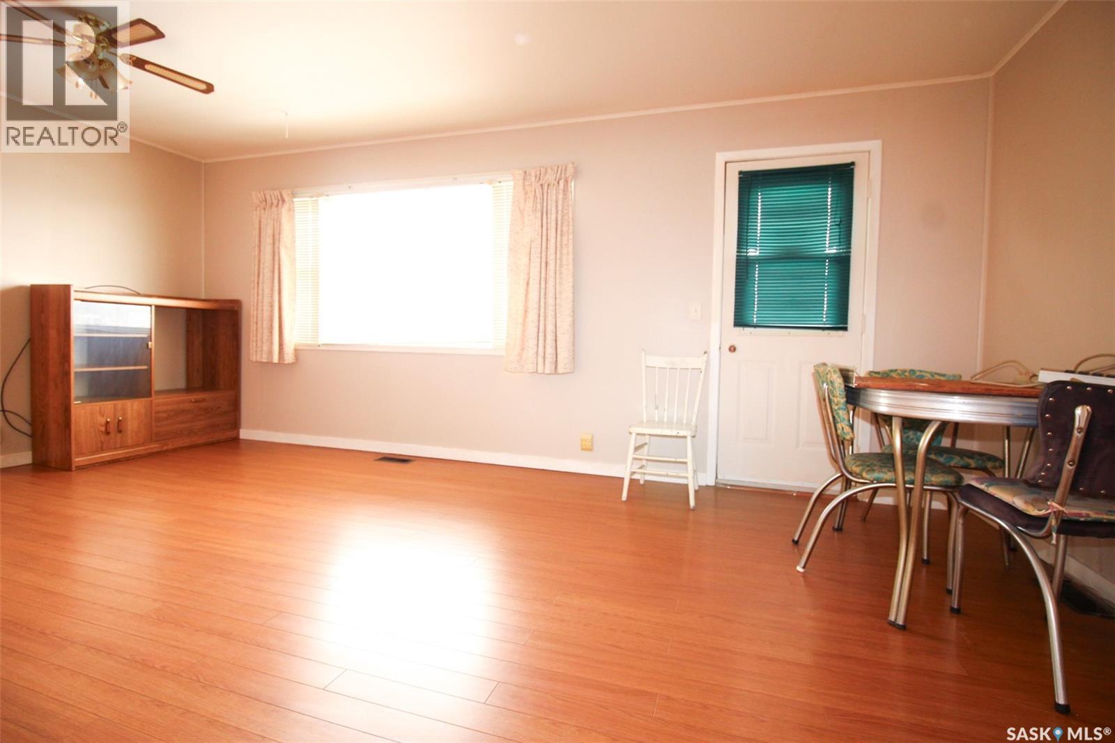 261 2nd Avenue W Property Photo 7