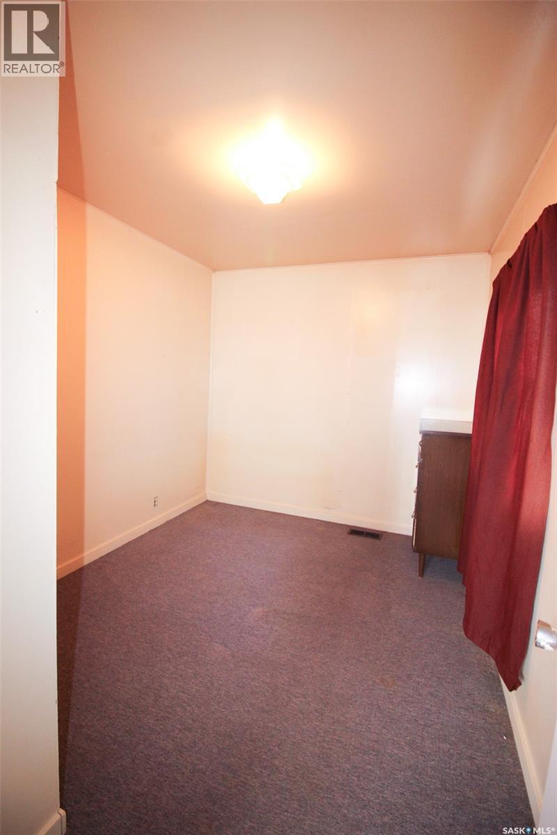 261 2nd Avenue W Property Photo 10