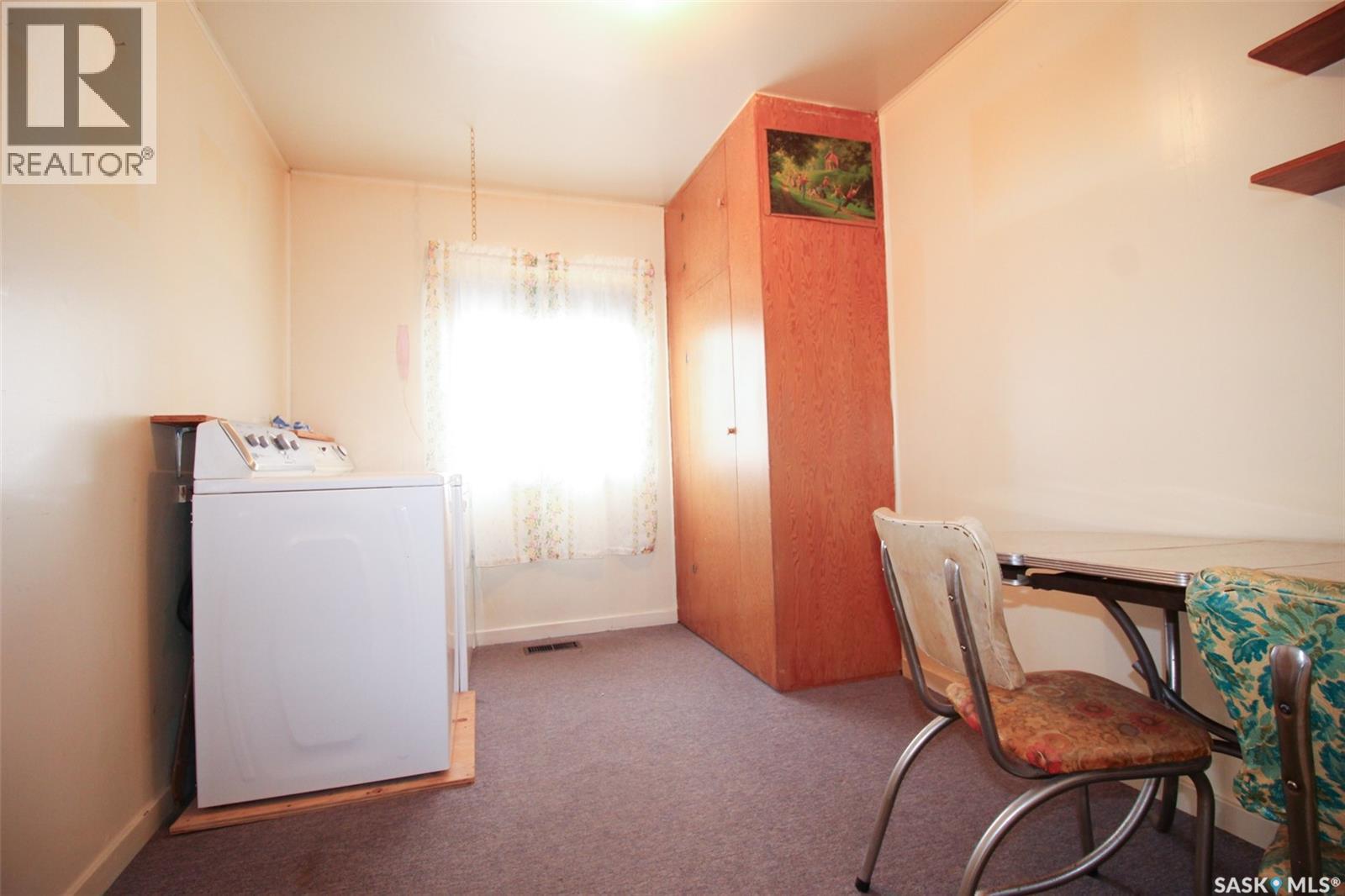 261 2nd Avenue W Property Photo 12