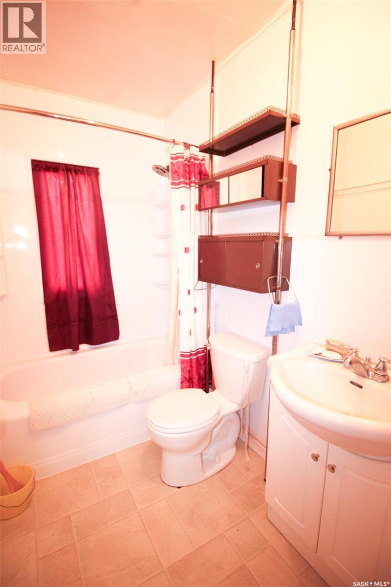261 2nd Avenue W Property Photo 17
