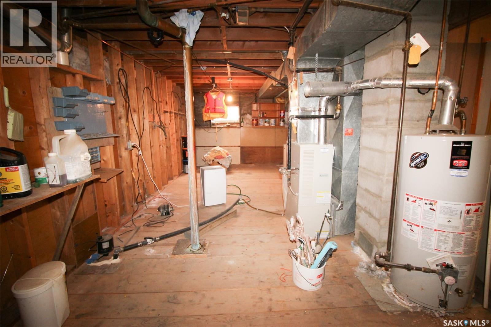 261 2nd Avenue W Property Photo 18
