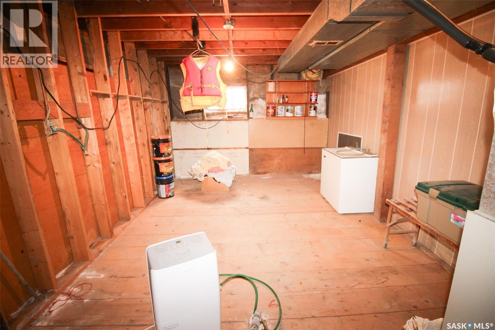 261 2nd Avenue W Property Photo 21