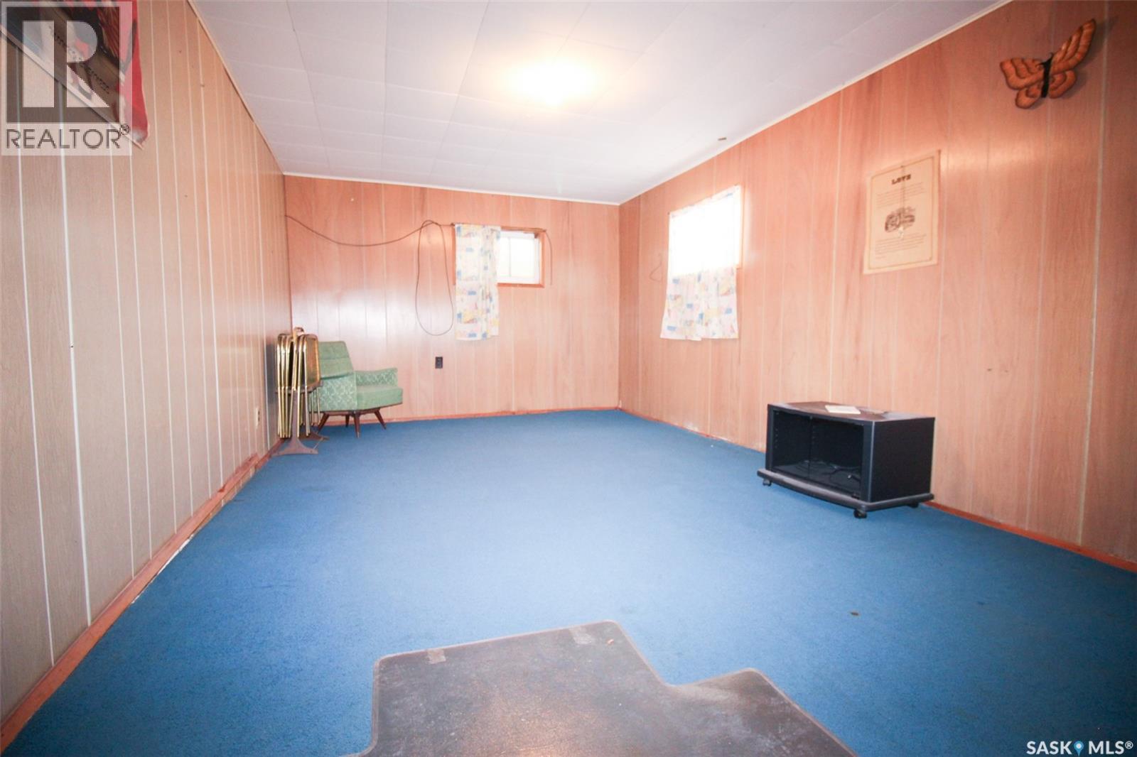 261 2nd Avenue W Property Photo 23