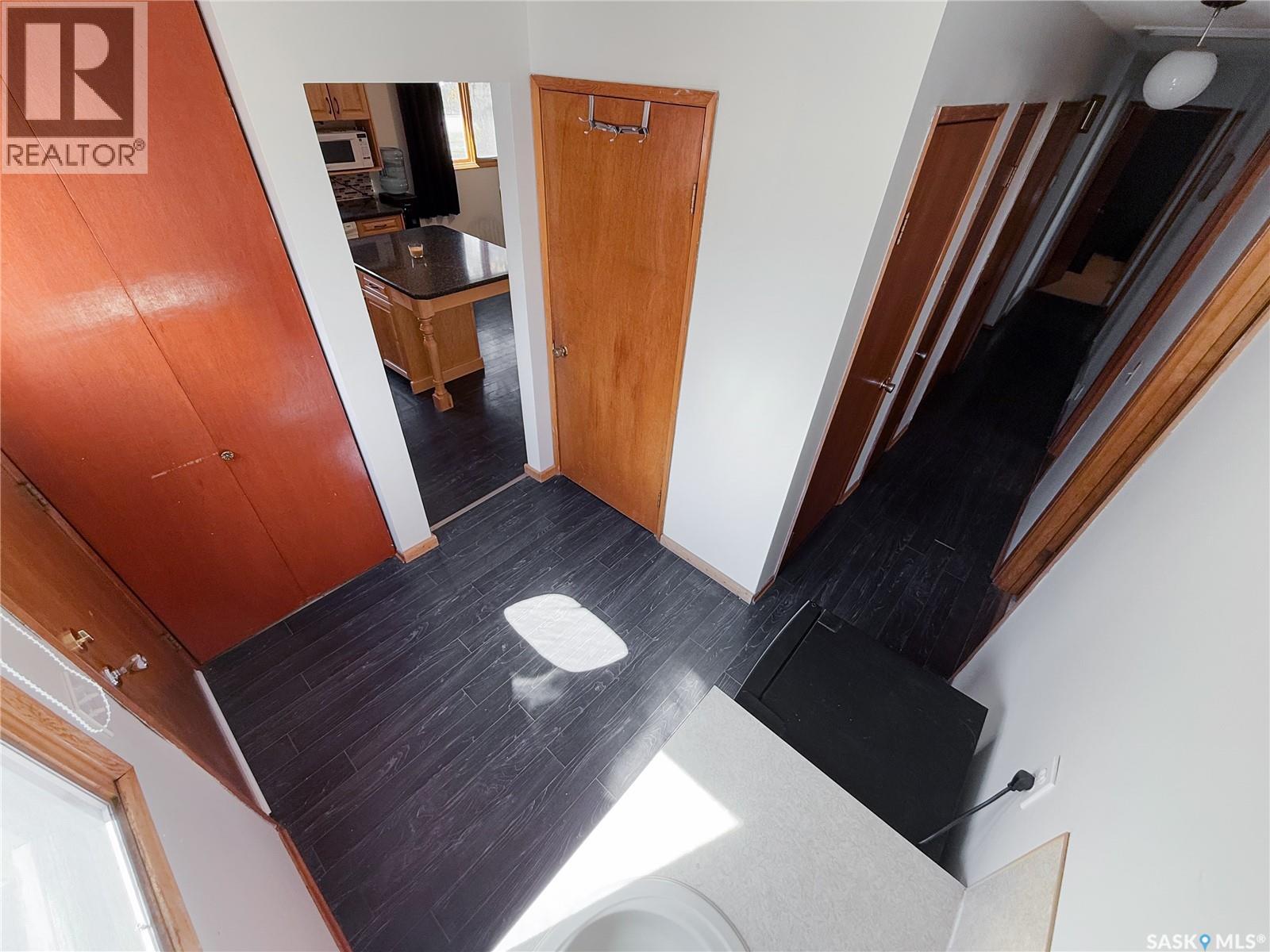 208 1st Street E Property Photo 4