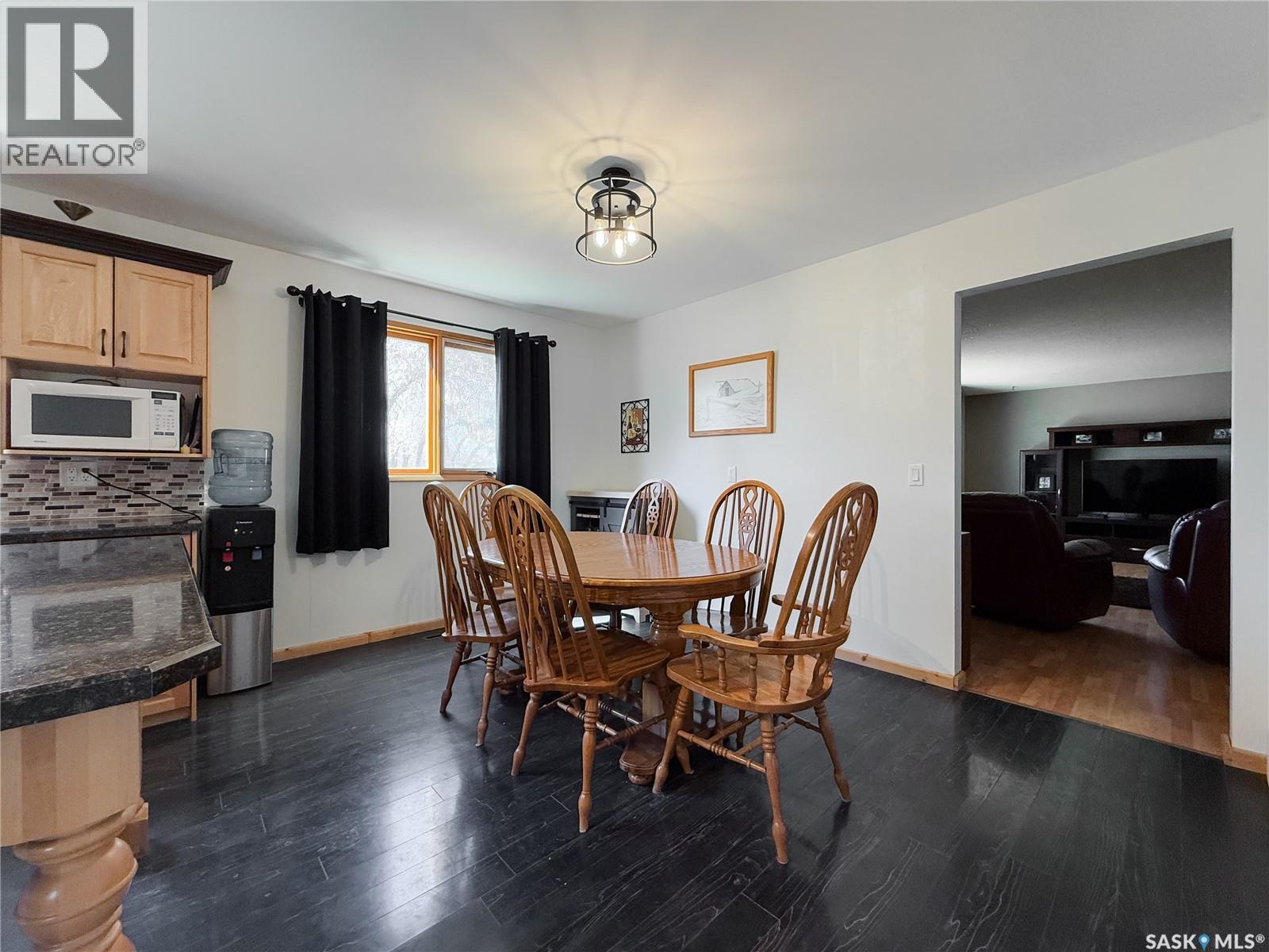 208 1st Street E Property Photo 16