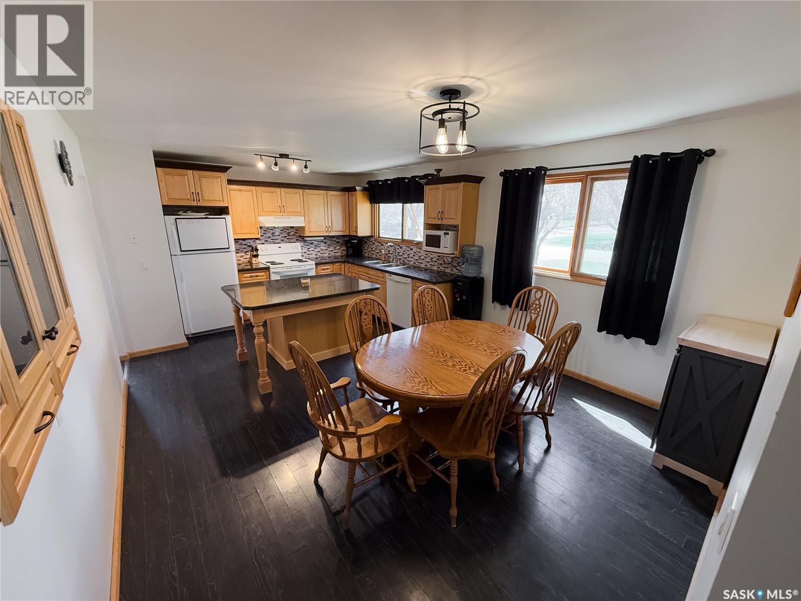 208 1st Street E Property Photo 17