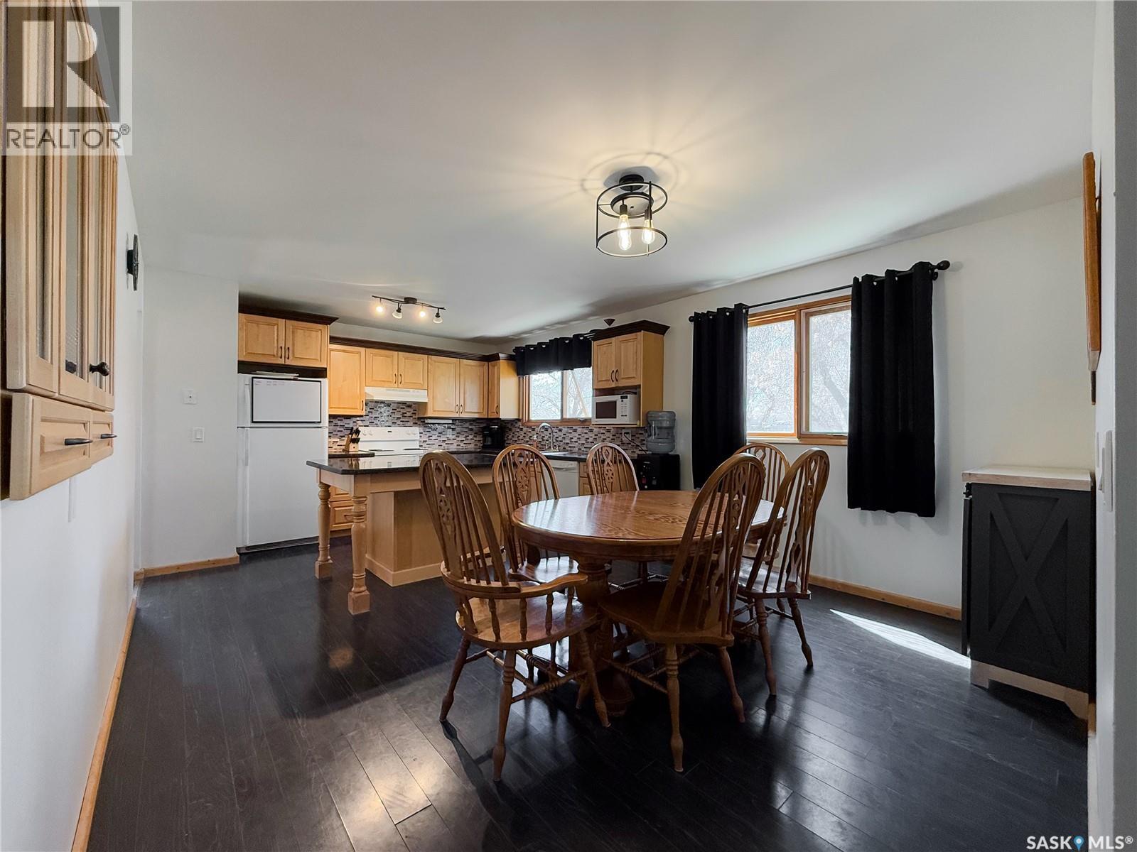 208 1st Street E Property Photo 18