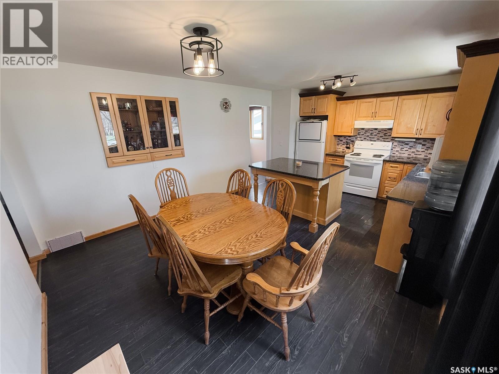 208 1st Street E Property Photo 19