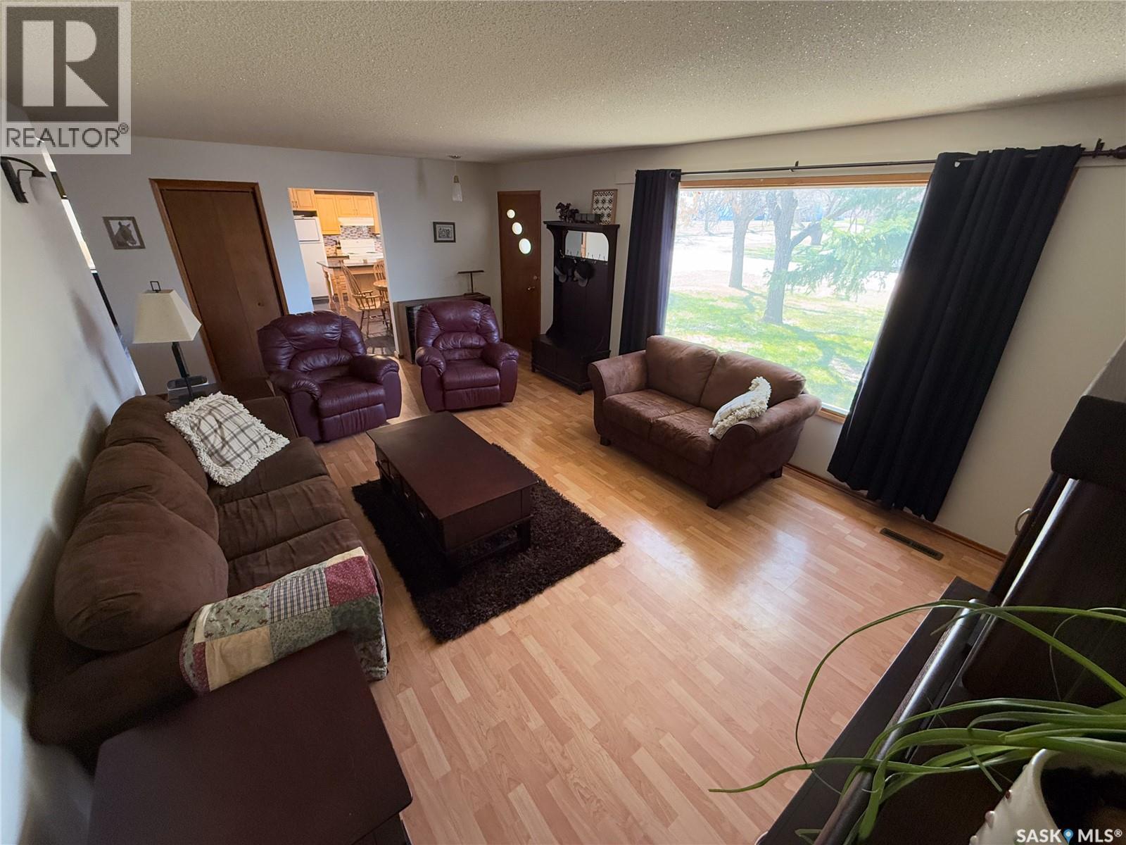 208 1st Street E Property Photo 23