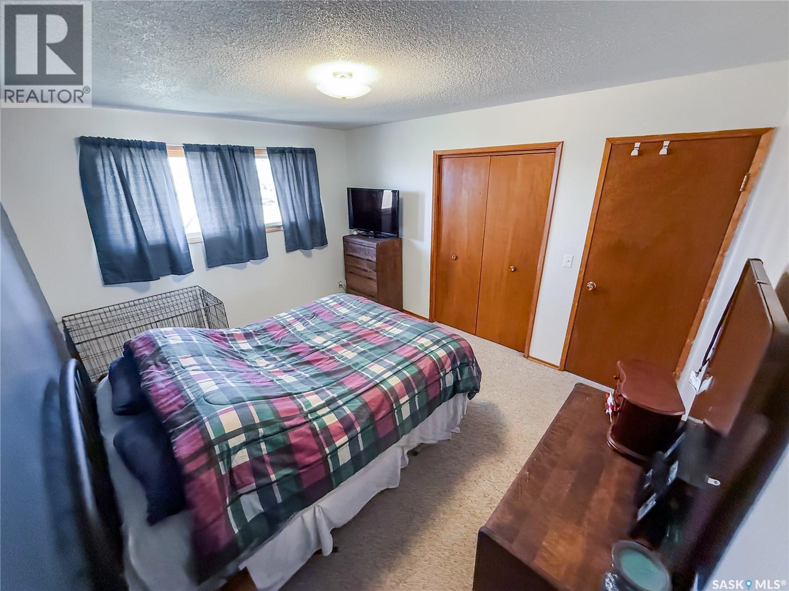 208 1st Street E Property Photo 25