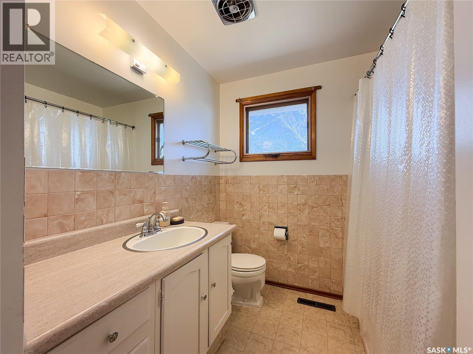 208 1st Street E Property Photo 26
