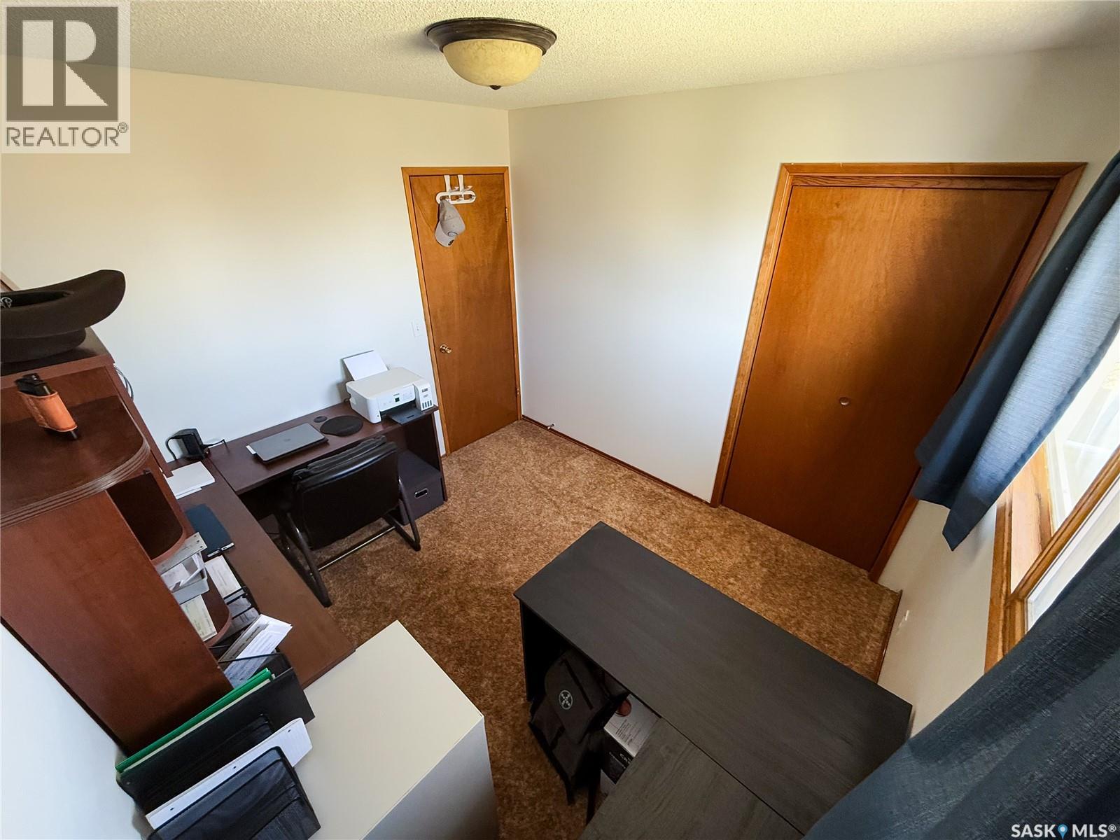 208 1st Street E Property Photo 29