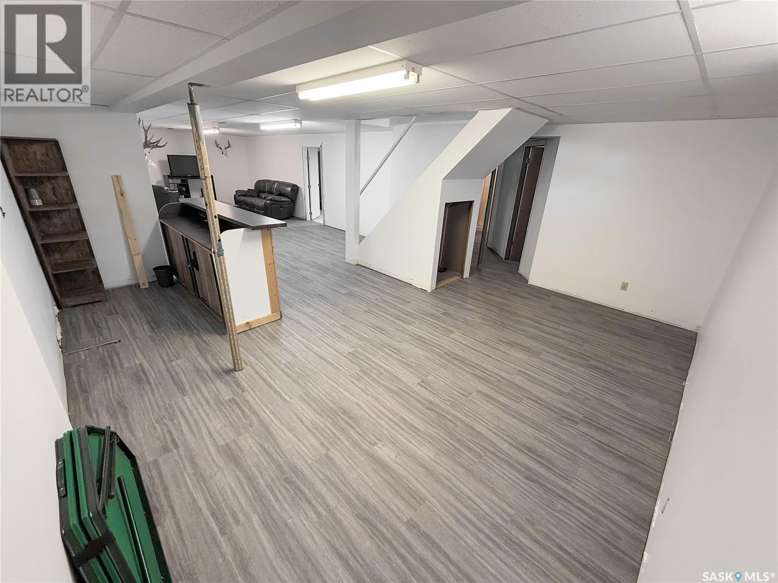 208 1st Street E Property Photo 36