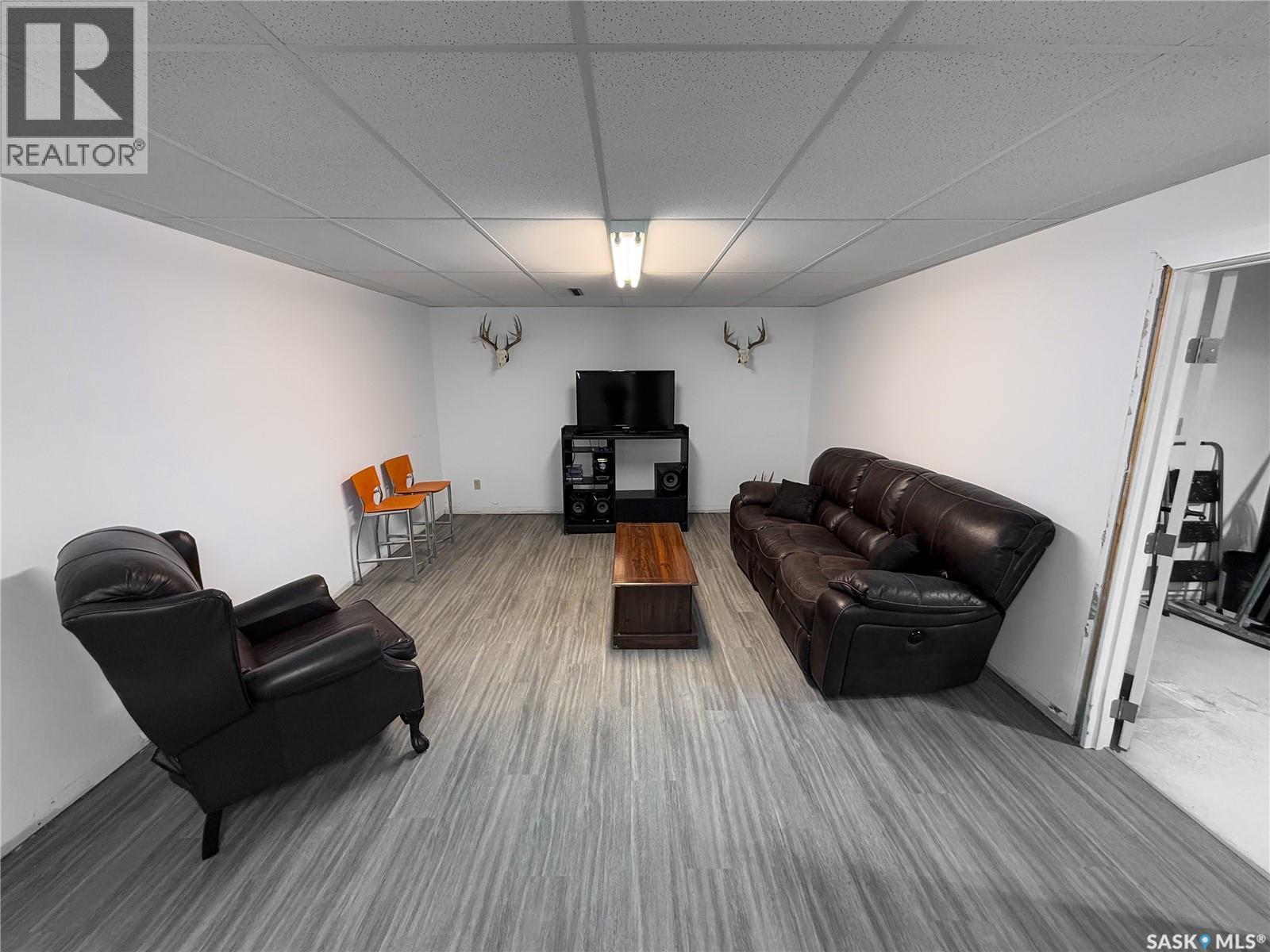 208 1st Street E Property Photo 38