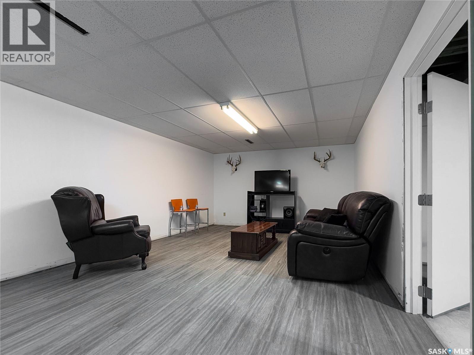 208 1st Street E Property Photo 39