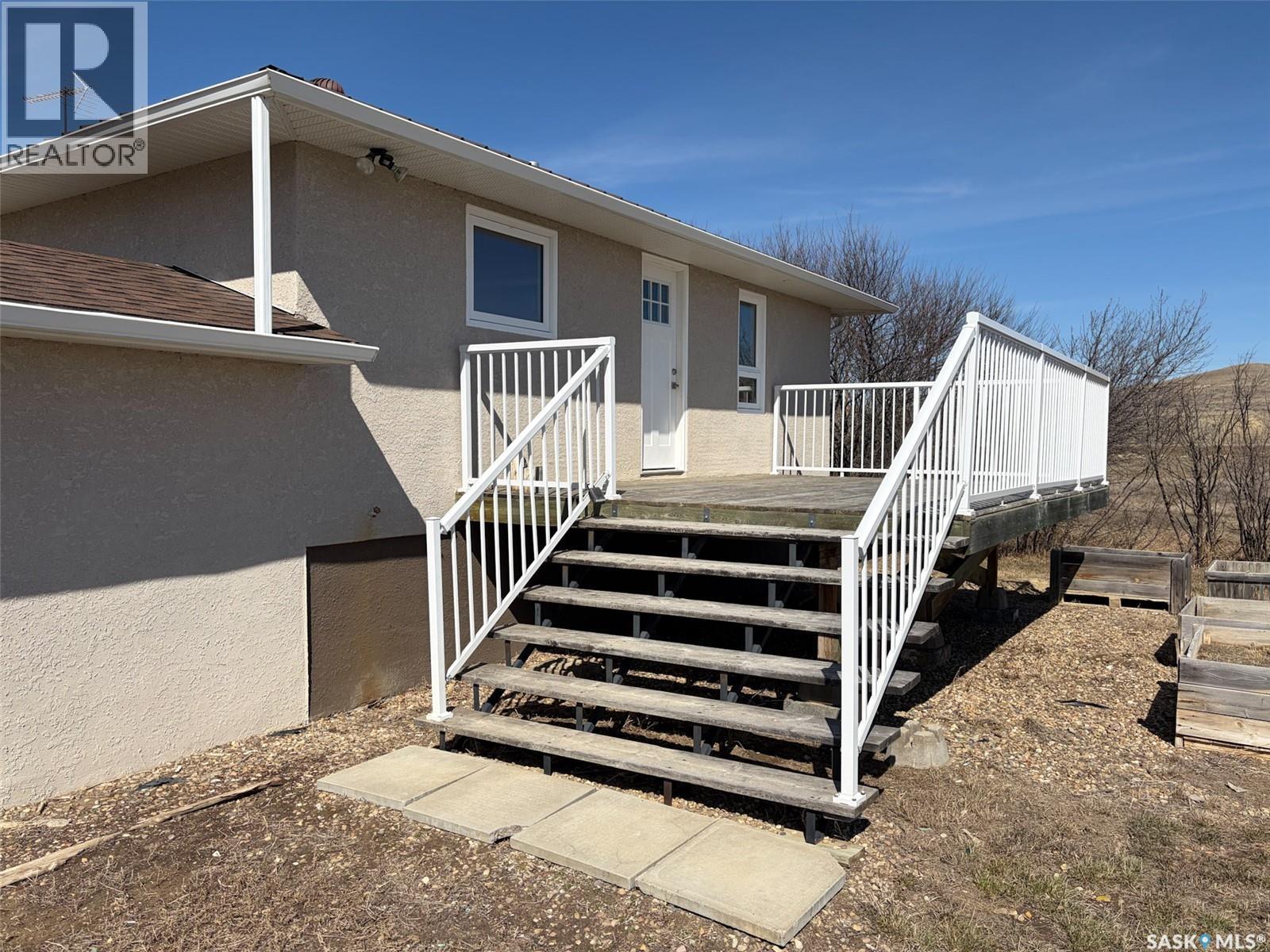 Eastend Wills Acreage Property Photo 2