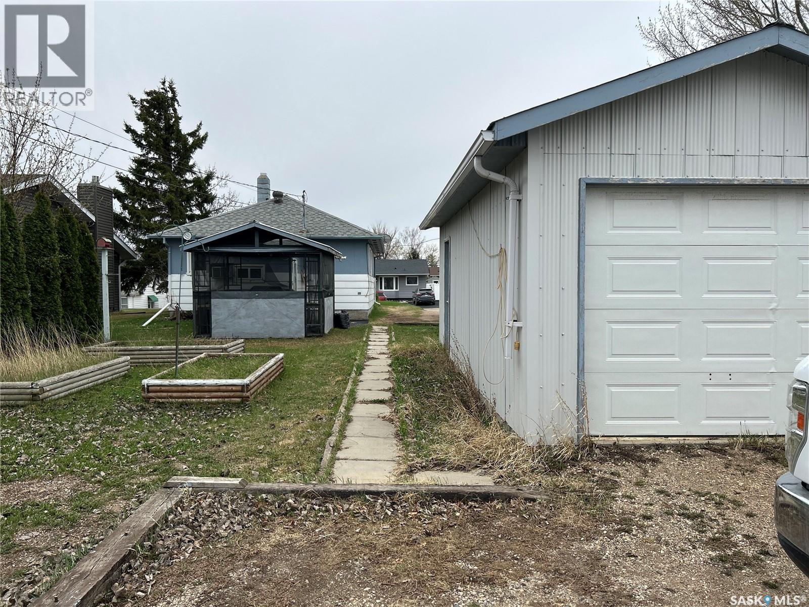316 4th Avenue W Property Photo 16