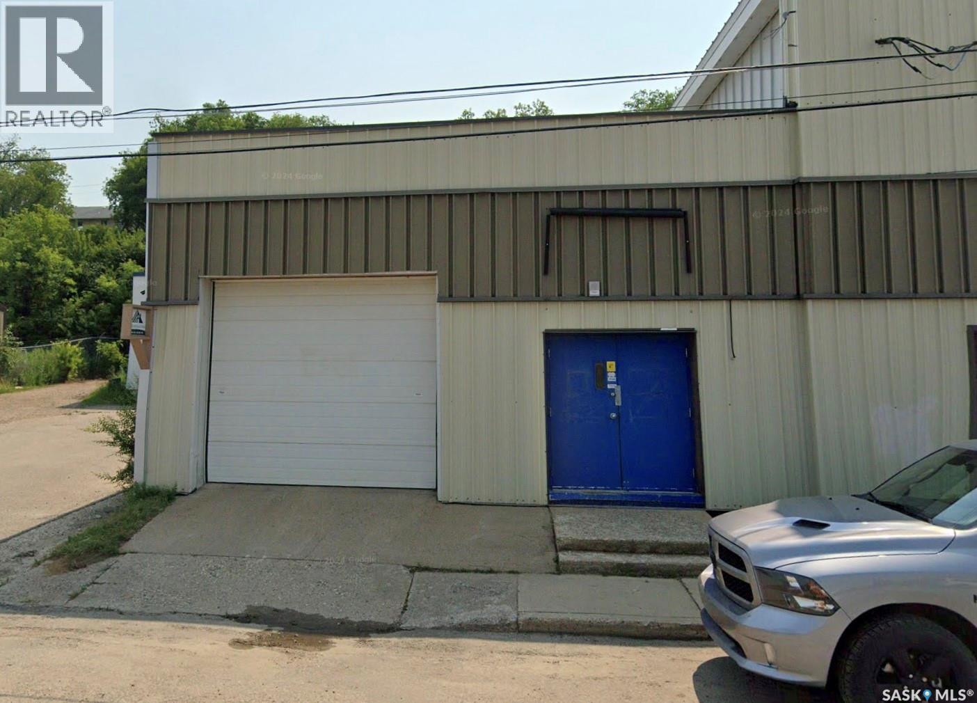 25c 17th Street E Property Photo 1