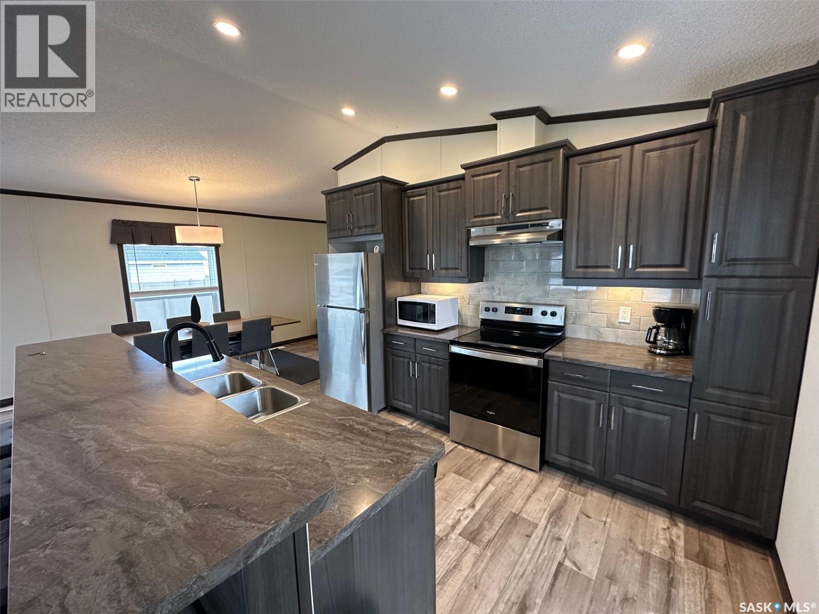 9 Lakeshore Drive Property Photo 6