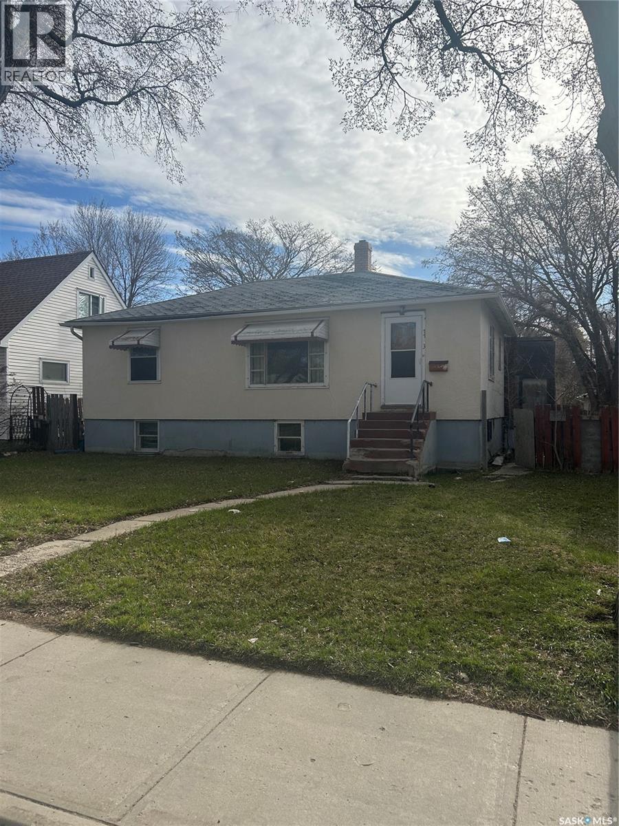 1133 Elphinstone STREET Property Photo 1