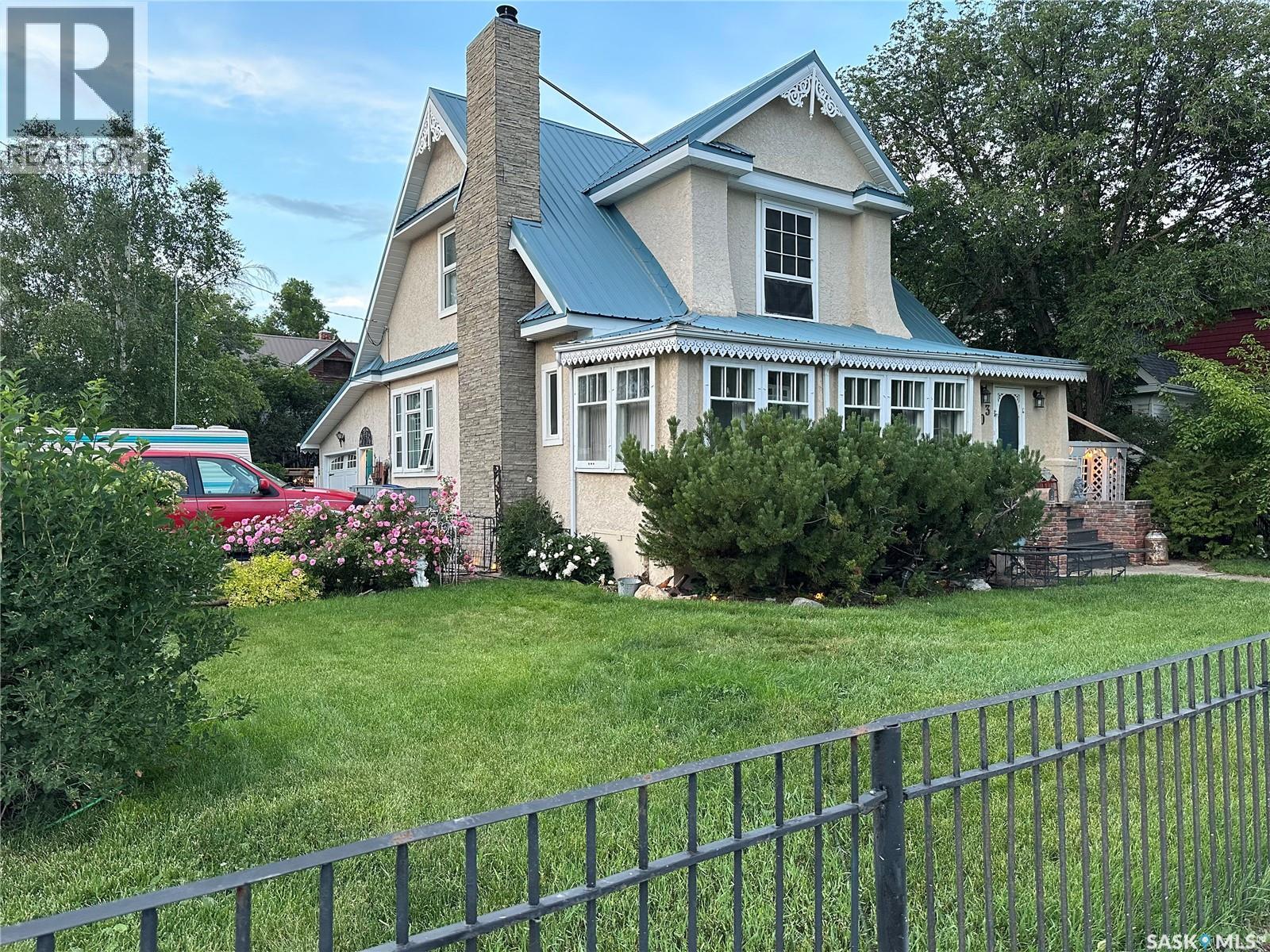 503 Bison AVENUE