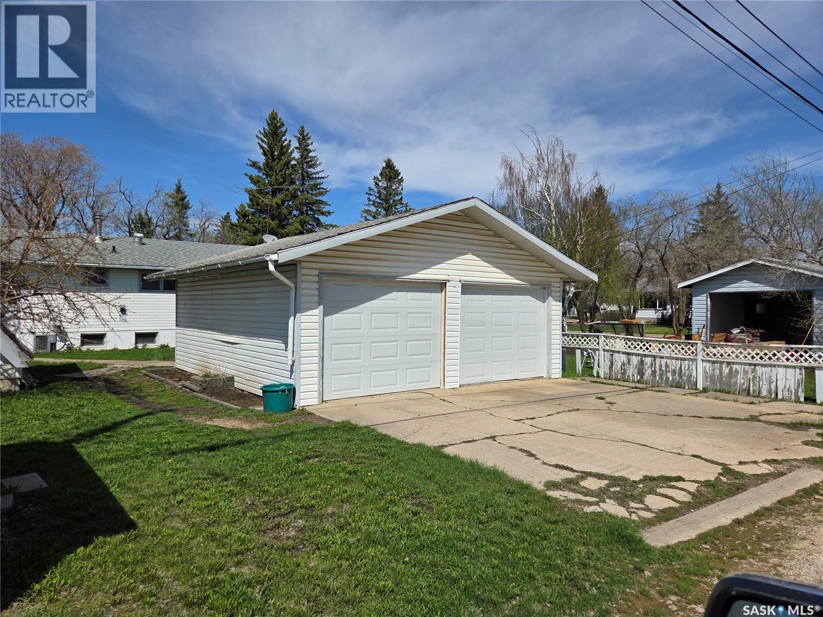 718 98th Avenue Property Photo 2