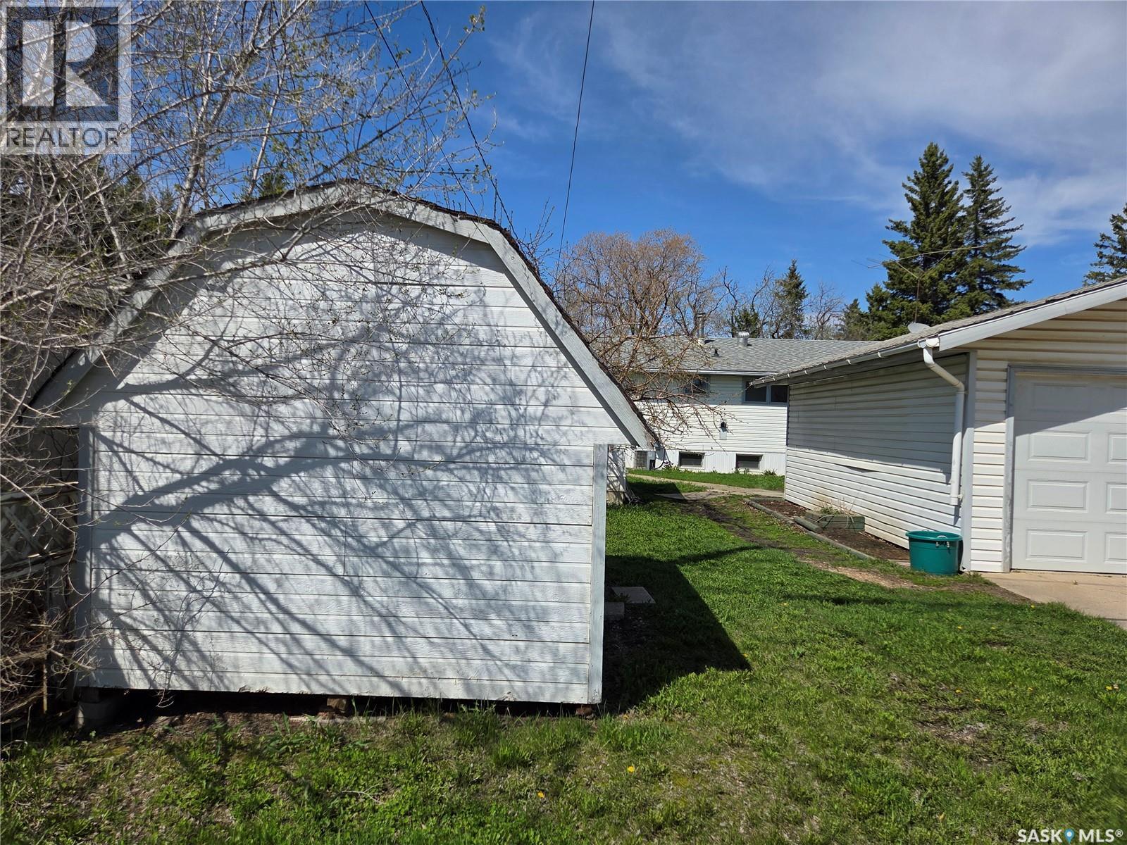 718 98th Avenue Property Photo 3