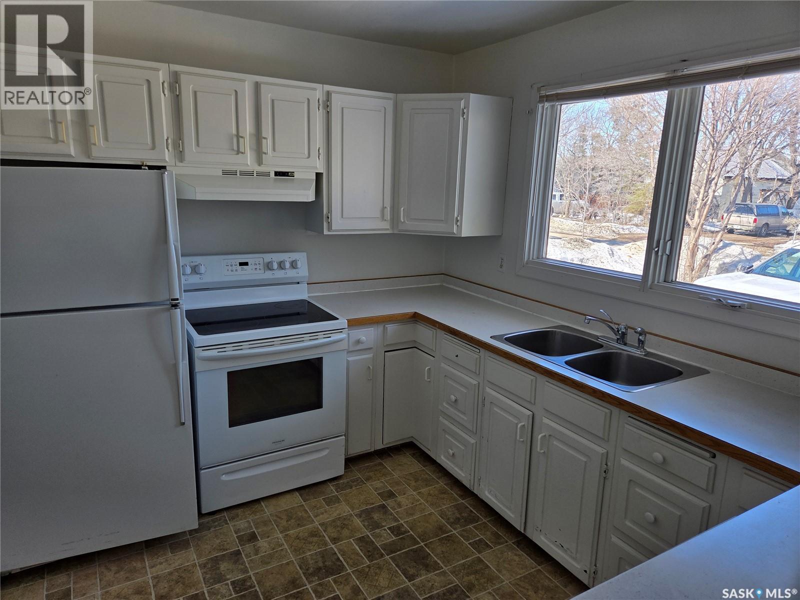 718 98th Avenue Property Photo 4