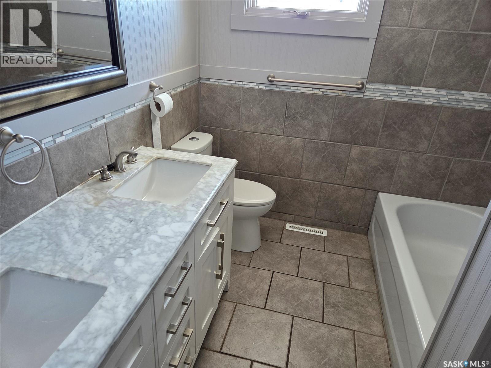 718 98th Avenue Property Photo 10