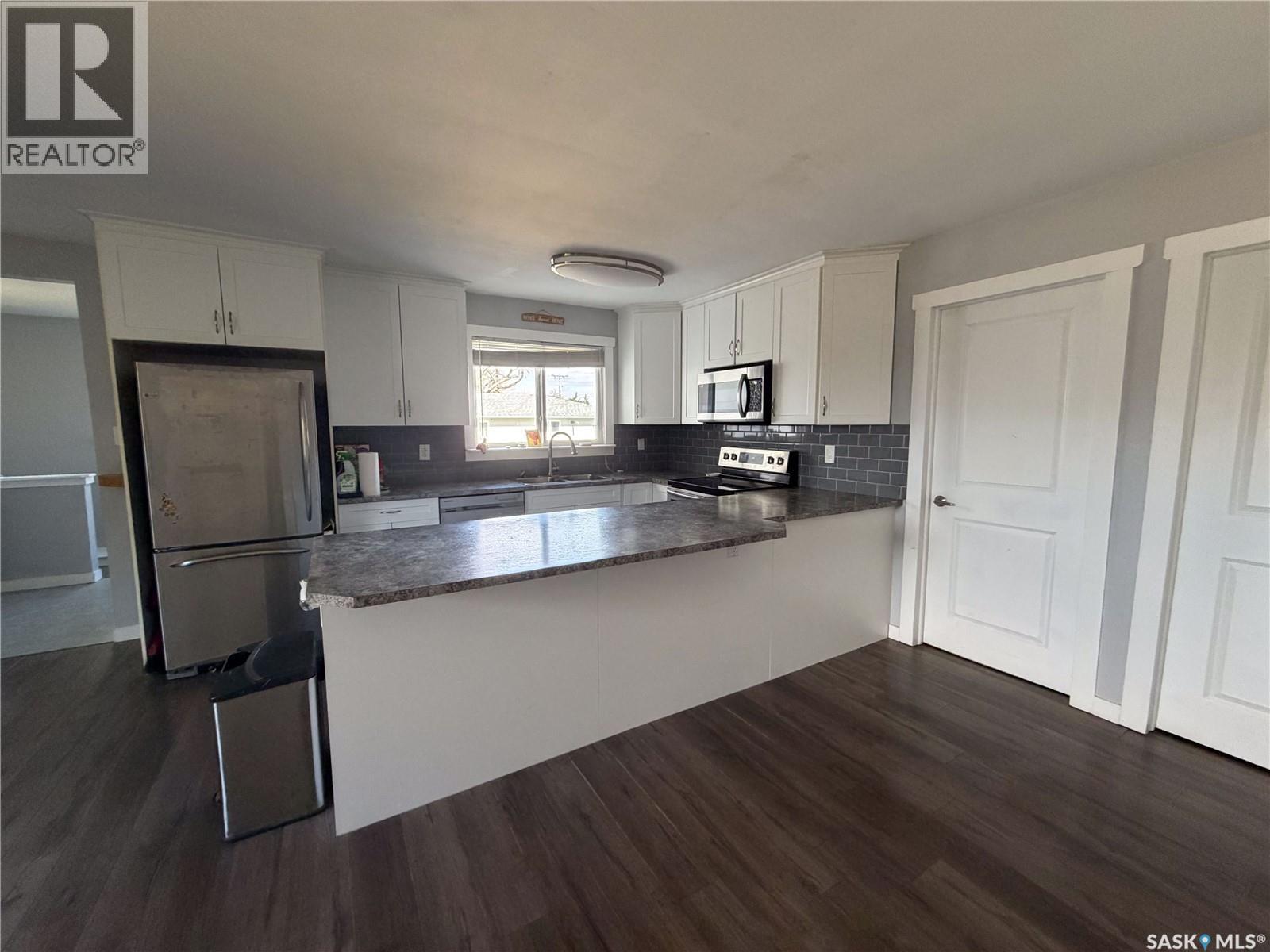 302 Aberdeen Street Property Photo 4