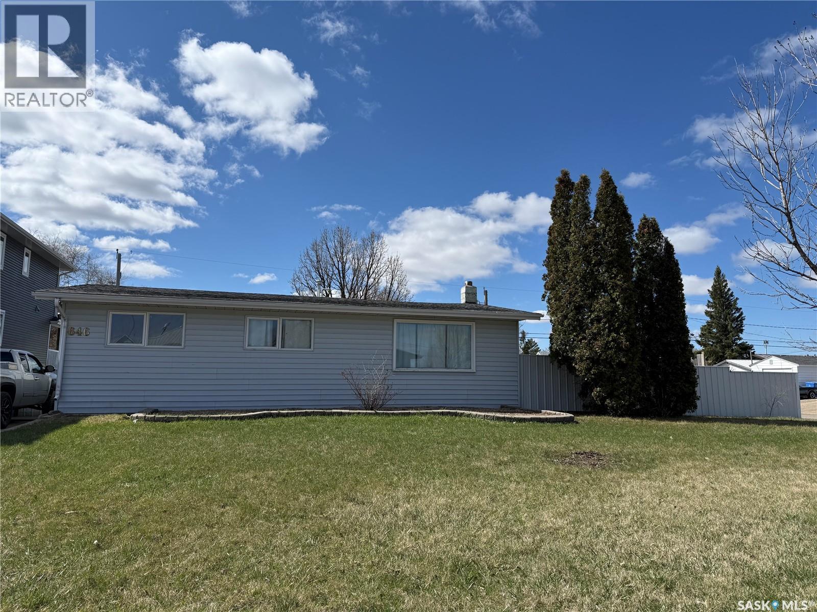 646 Albert STREET Property Photo 1