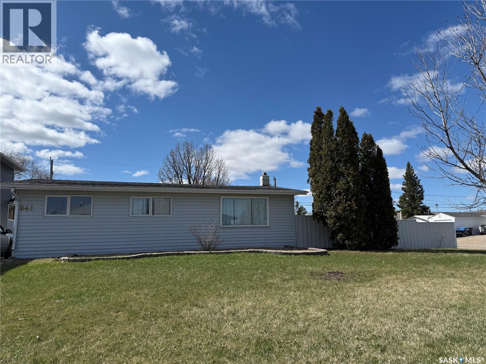 646 Albert Street Property Photo 2