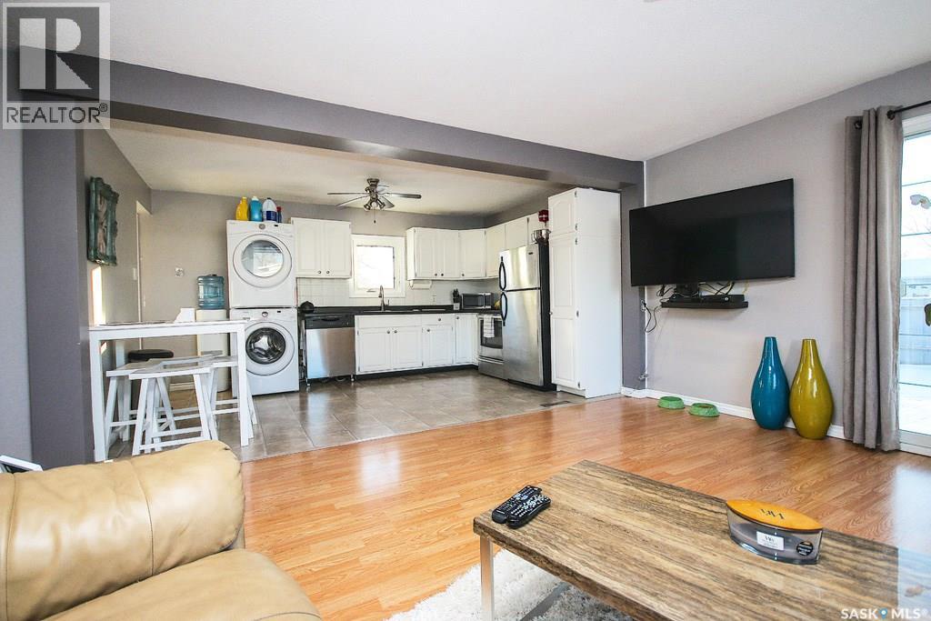 646 Albert Street Property Photo 6
