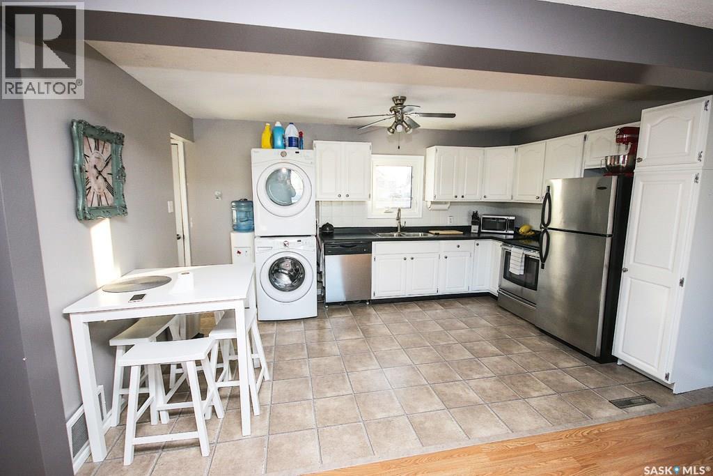 646 Albert Street Property Photo 9