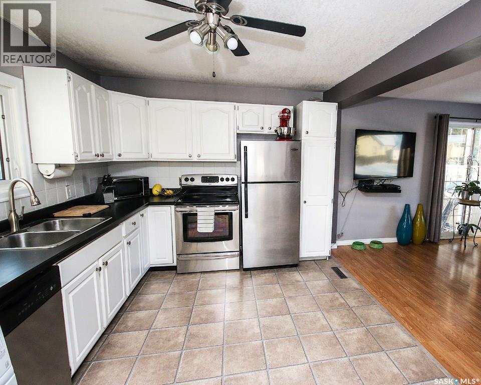 646 Albert Street Property Photo 11