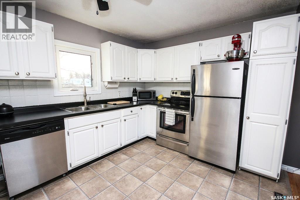 646 Albert Street Property Photo 12