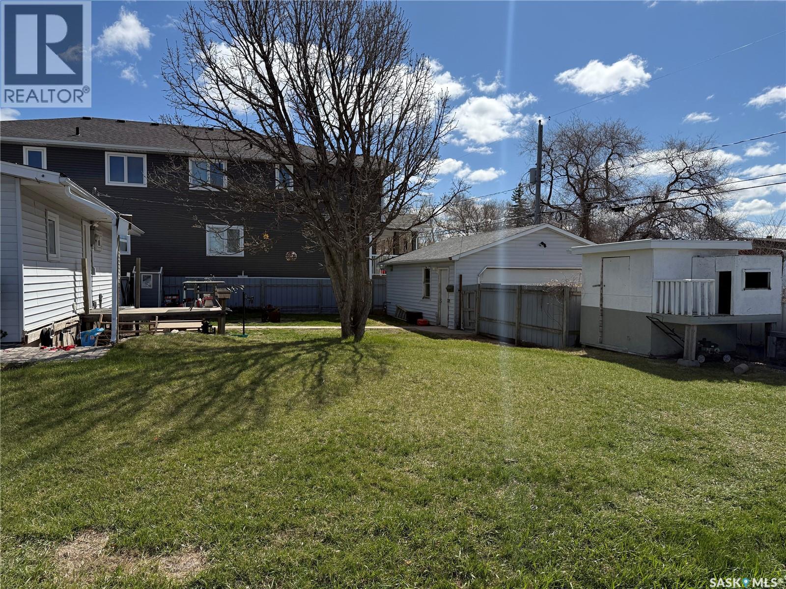 646 Albert Street Property Photo 34