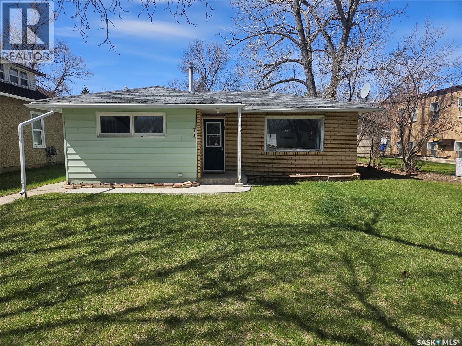 421 3rd STREET E Property Photo 1