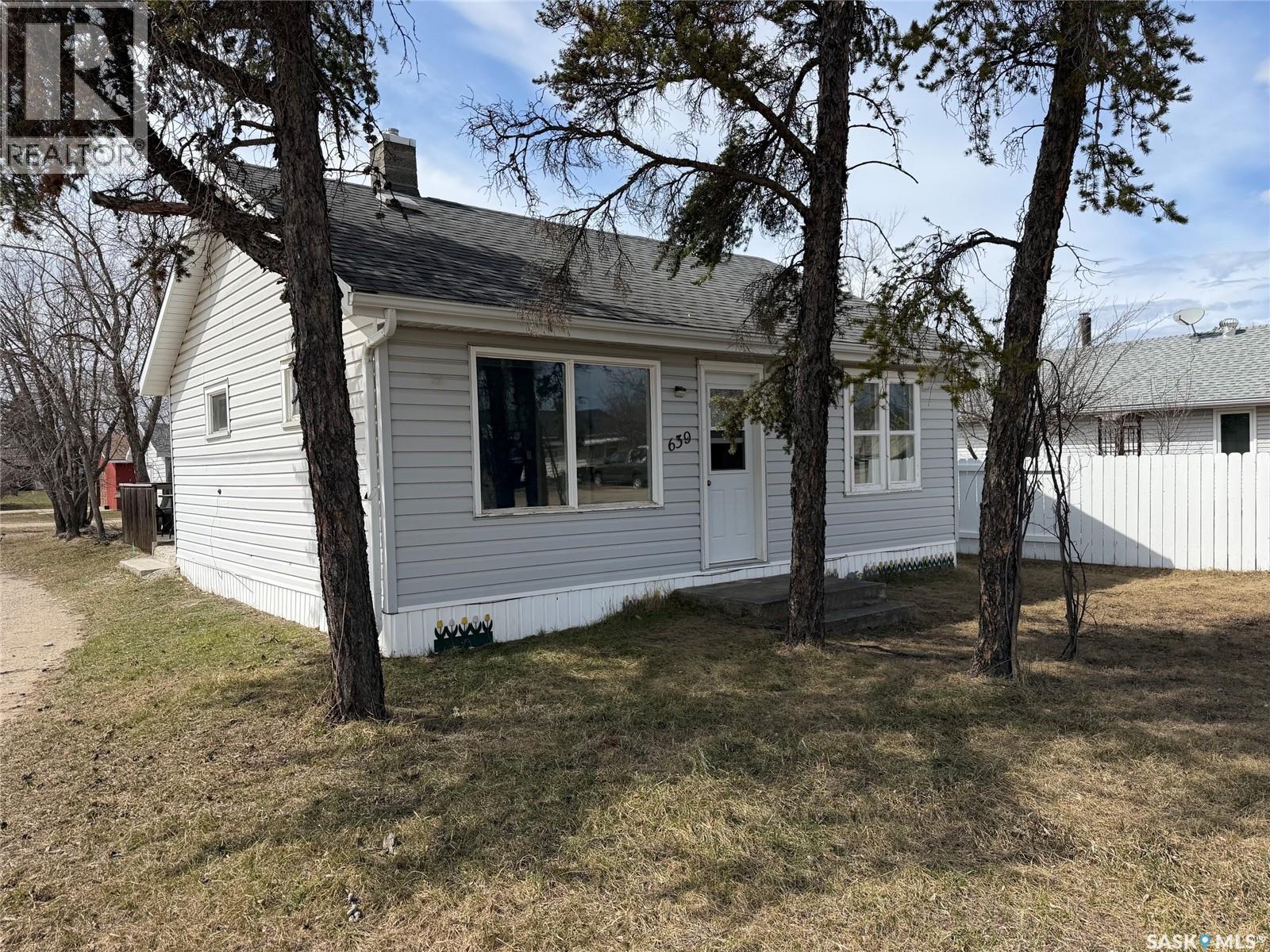 639 Albert STREET Property Photo 1