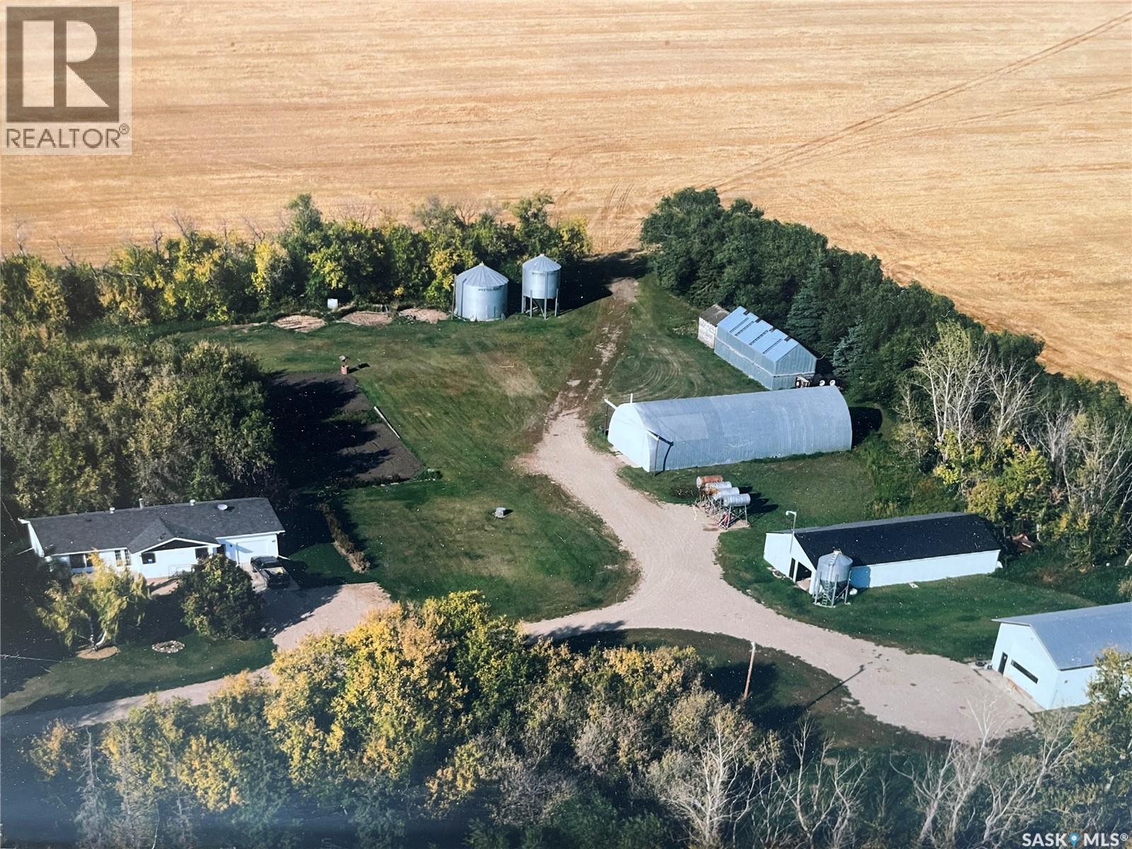Hoodoo Acreage Property Photo 3