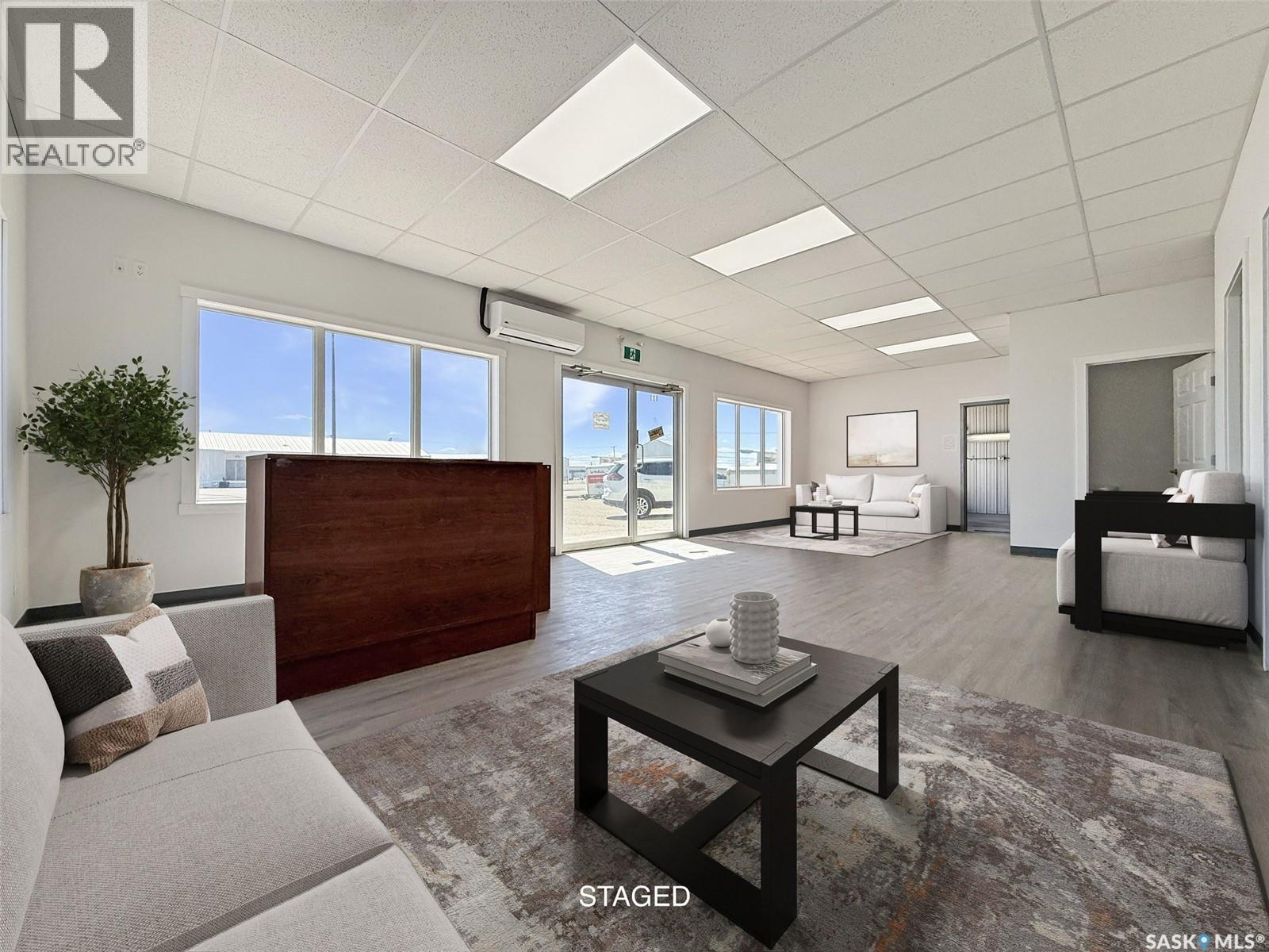 801 Cheadle Street W Property Photo 4