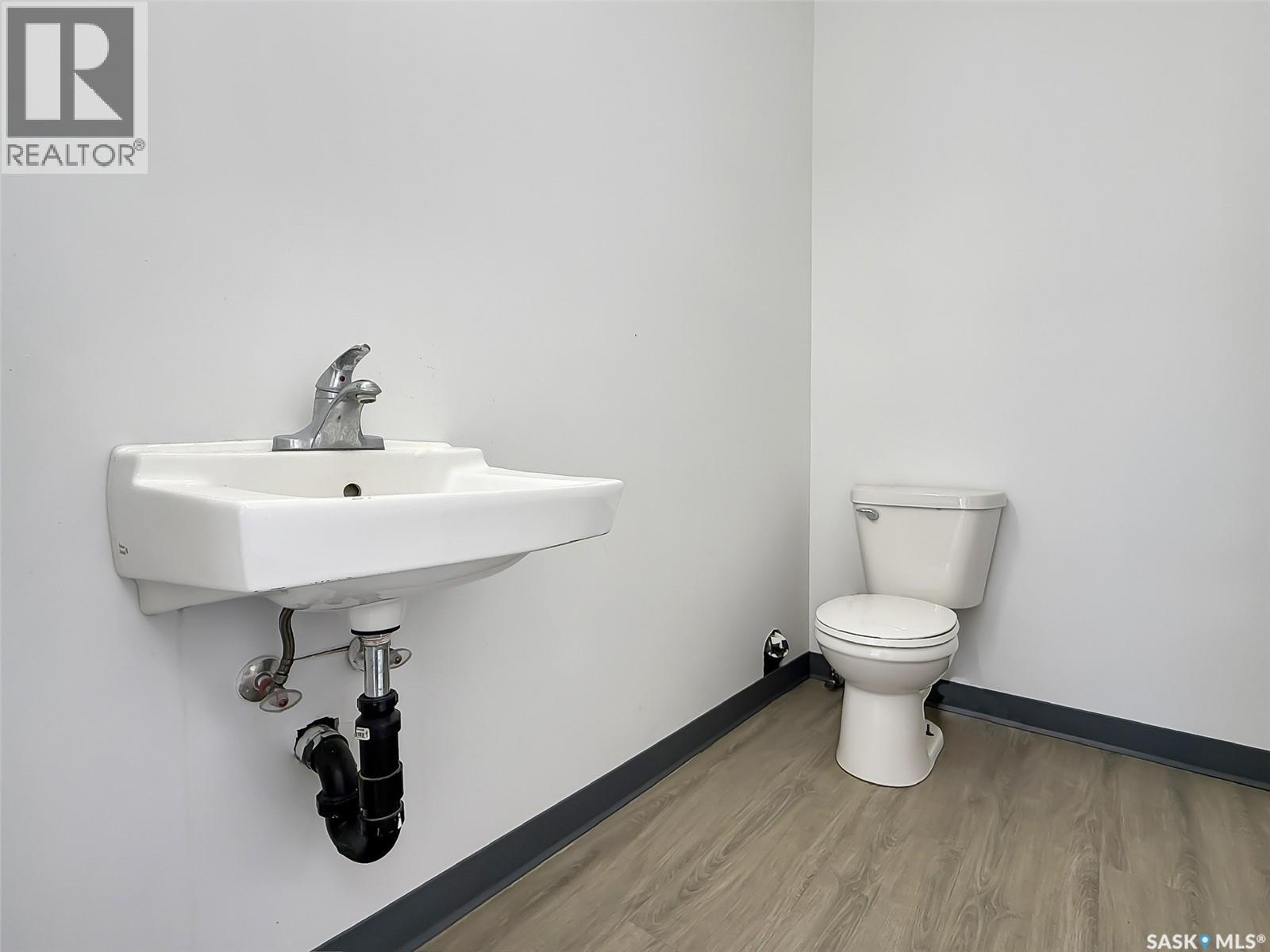 801 Cheadle Street W Property Photo 9
