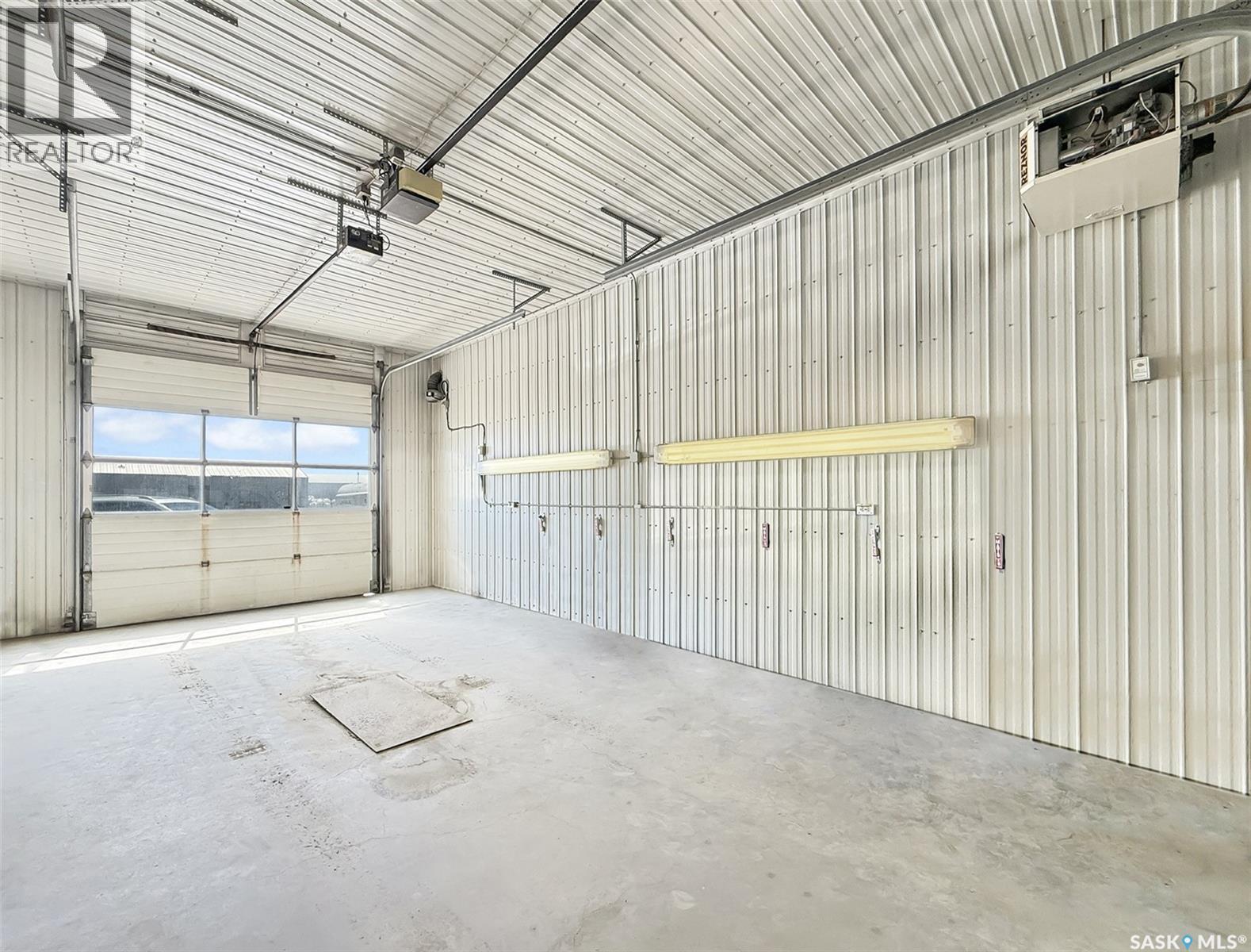 801 Cheadle Street W Property Photo 11