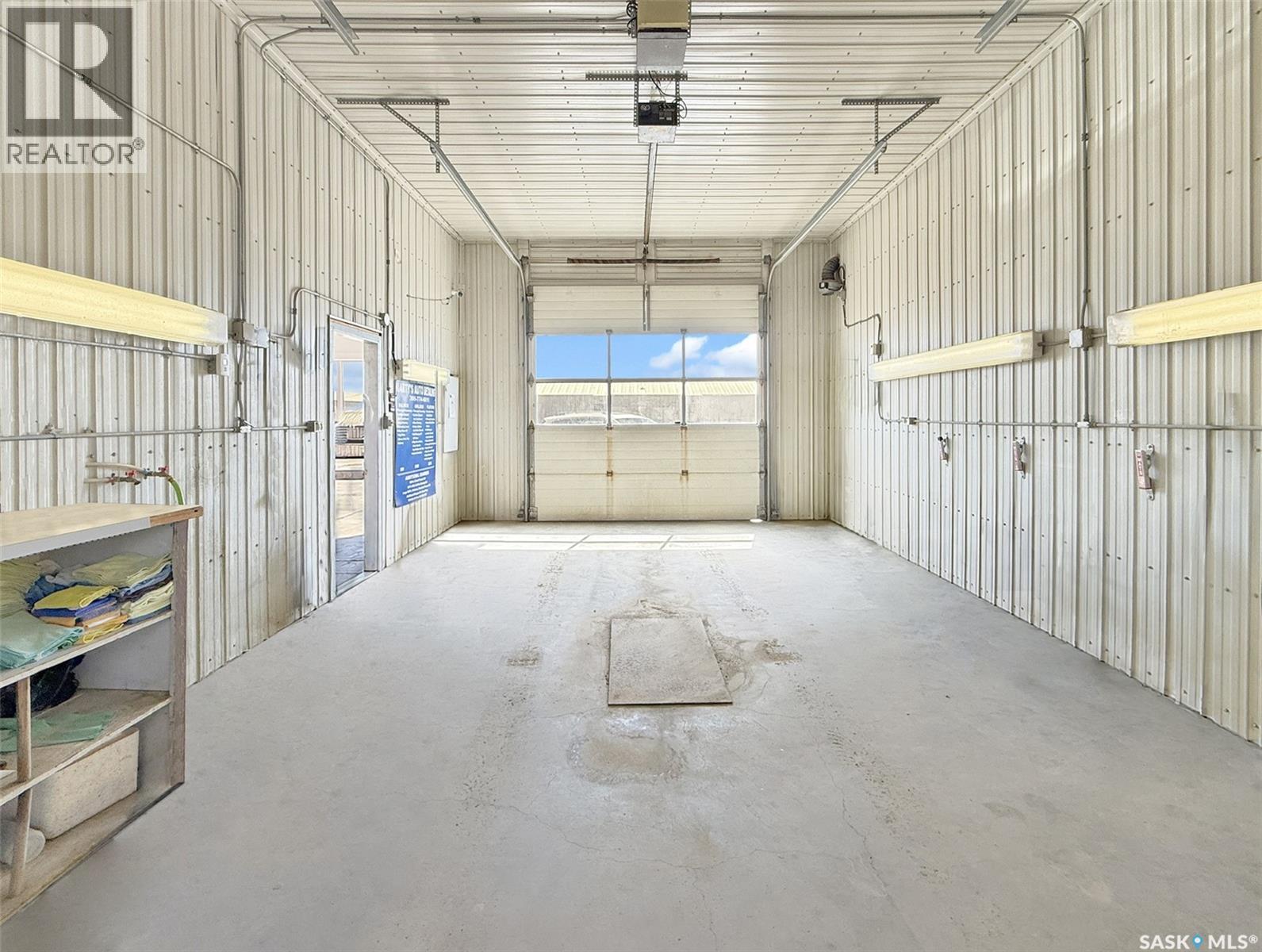 801 Cheadle Street W Property Photo 12