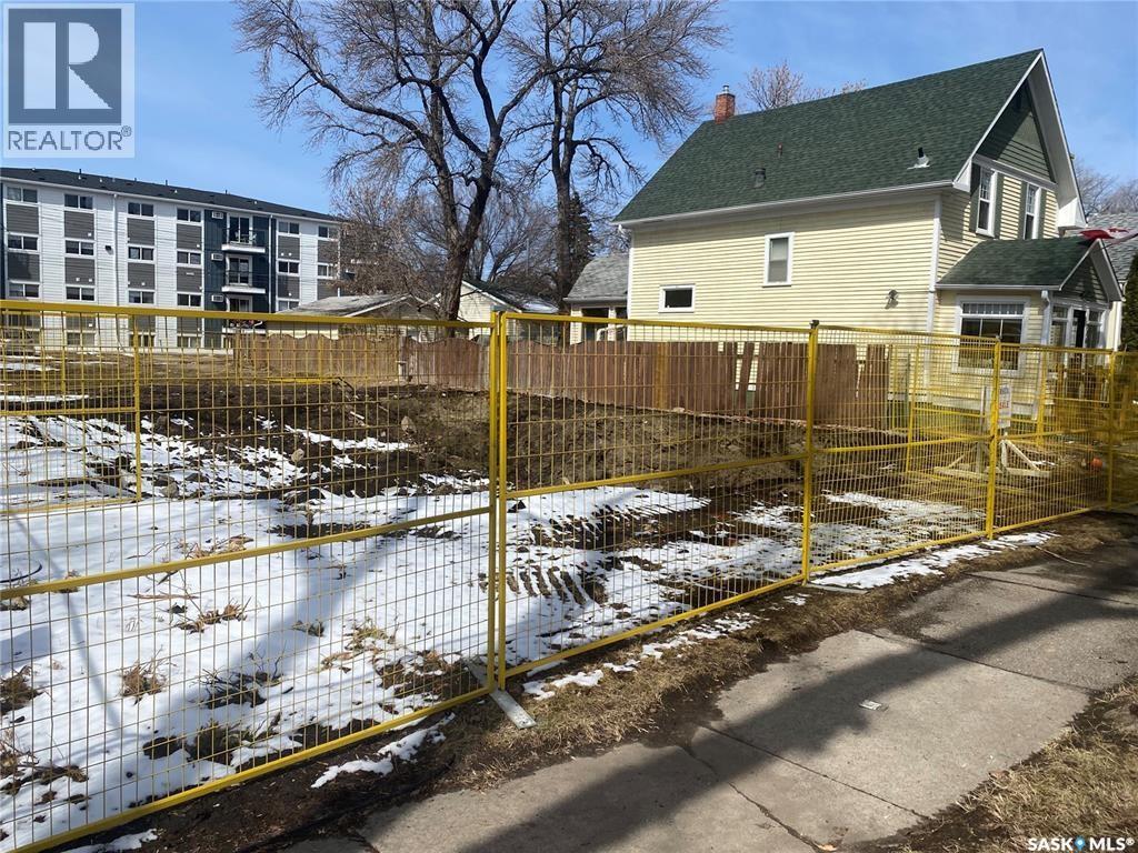 718 Lansdowne Avenue Property Photo 3