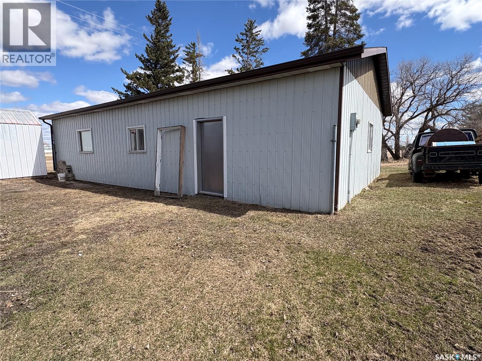 404 Yellowhead Highway Property Photo 2