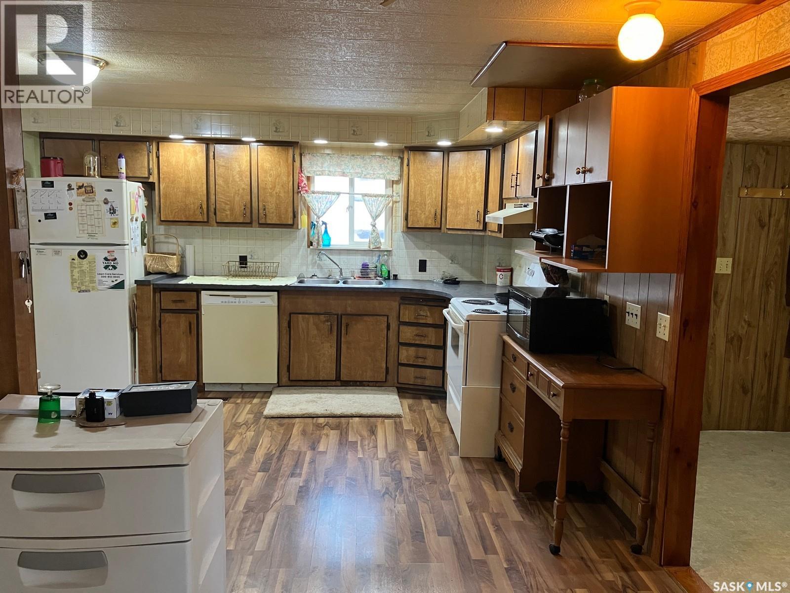 407 Railway Avenue Property Photo 3