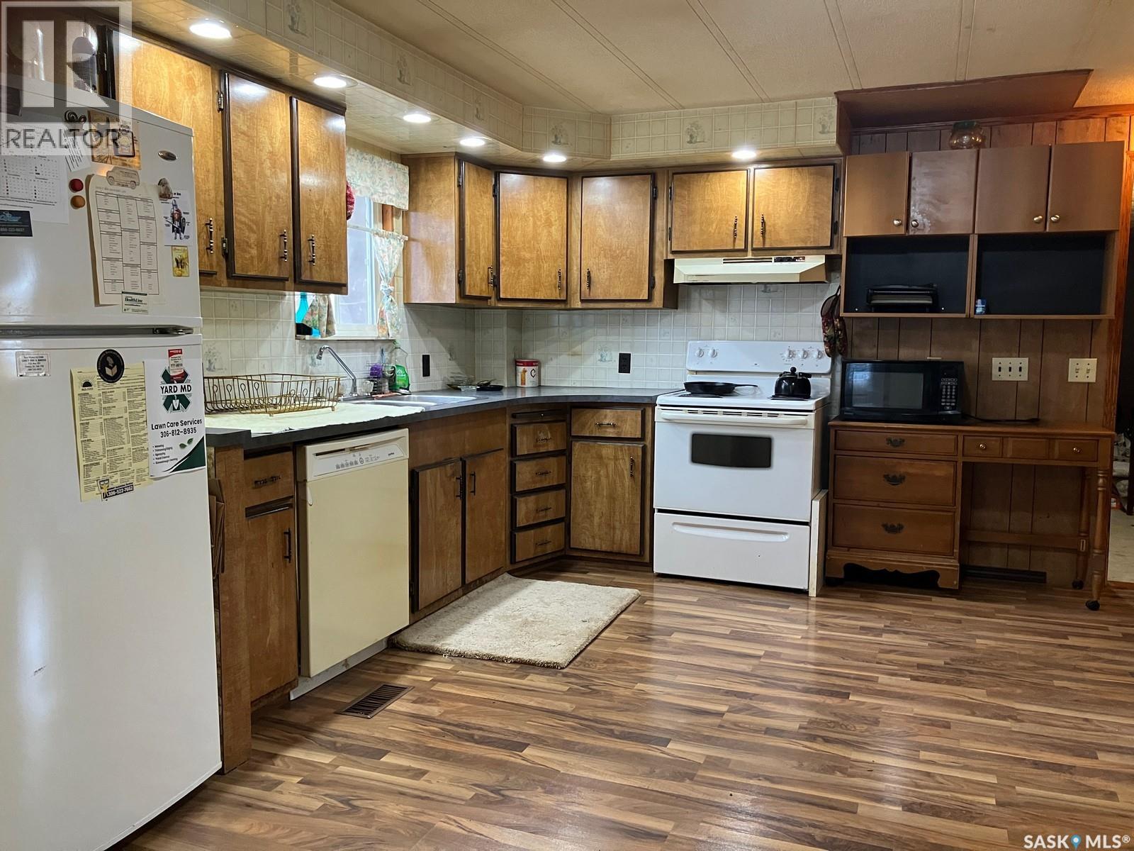 407 Railway Avenue Property Photo 4