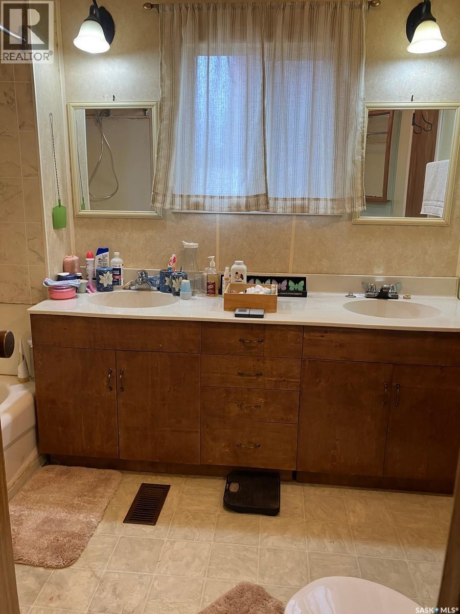 407 Railway Avenue Property Photo 17